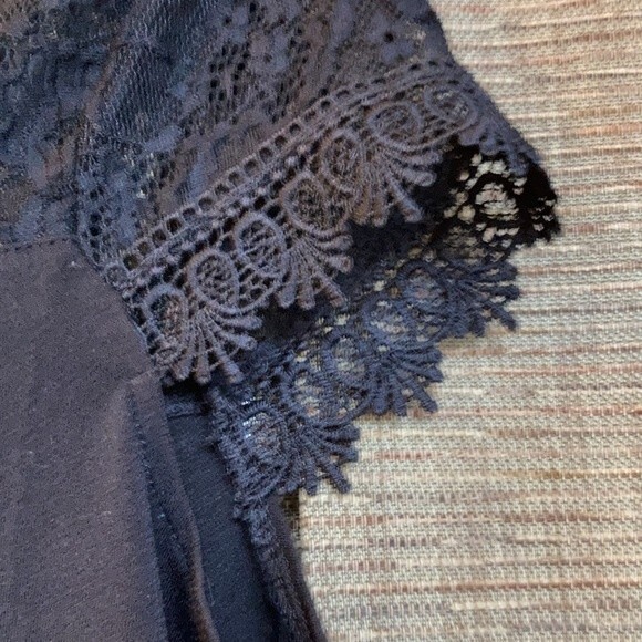 Adrienne Vittadini black short sleeve top - Picture 3 of 6